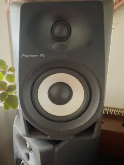 Parlantes Pioneer DJ con cables - miniatura 3