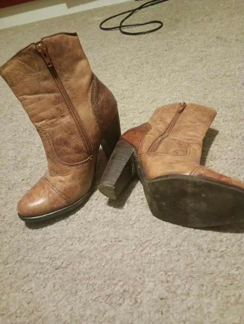 Botines de cuero marrón con tacón - 1