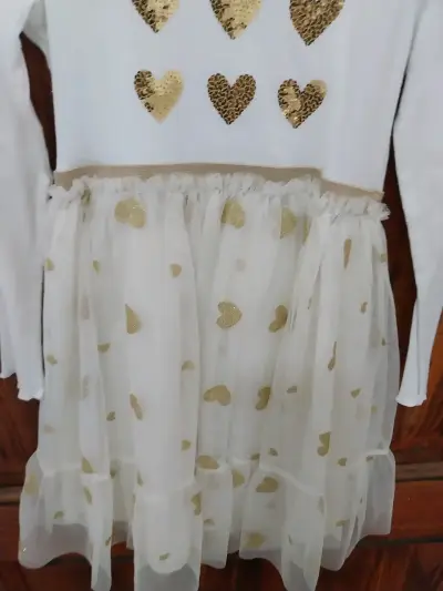 Vestido infantil blanco con corazones - miniatura 2
