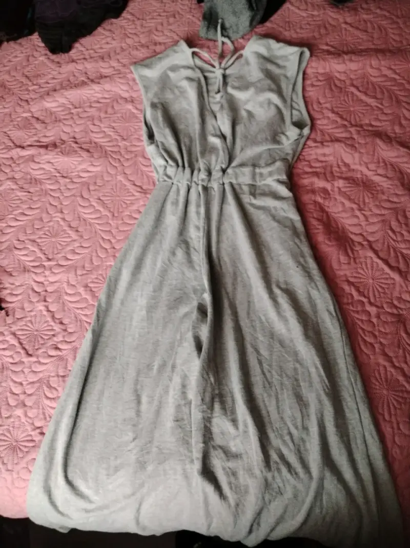 Vestido gris casual sin mangas