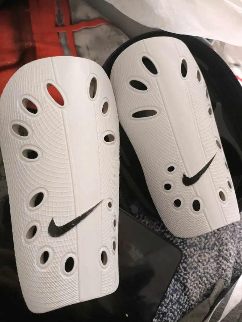 Espinilleras - canilleras deportivas Nike blancas