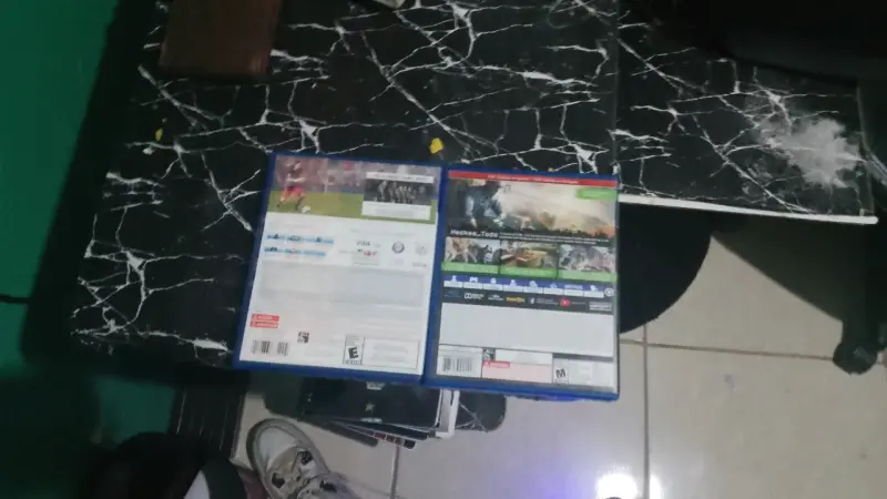 Juegos PS4 FIFA 16 y Watch Dogs 2 - 2