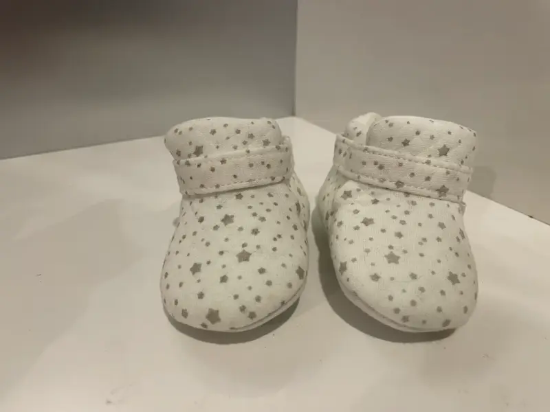 Zapatos bebé blancos con estrellas - 1