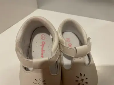 Zapatos de bebé beige - miniatura 2