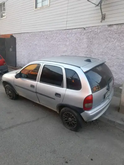 Auto compacto usado plateado - miniatura 2
