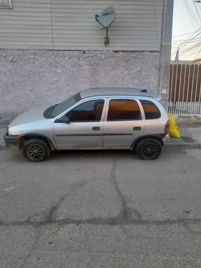Auto compacto usado plateado - miniatura 5
