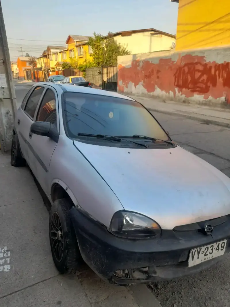 Auto compacto usado plateado - 6