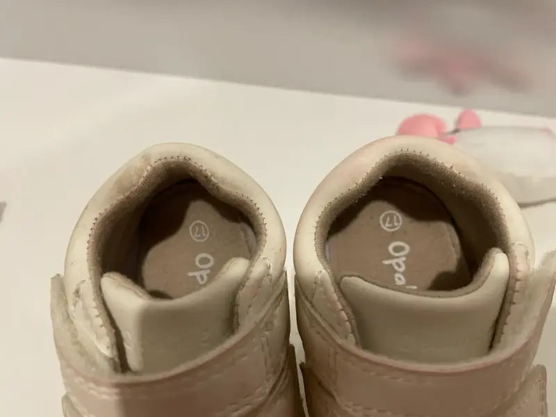 Zapatos blancos de bebé - 2