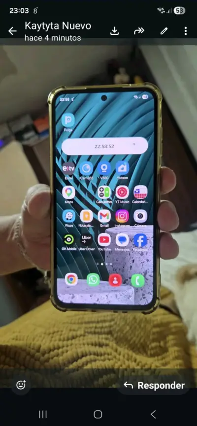 Smartphone en carcasa protectora - miniatura 1