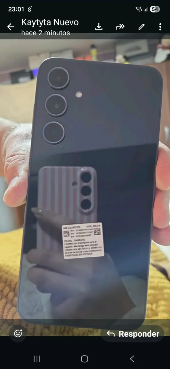 Smartphone en carcasa protectora - 2