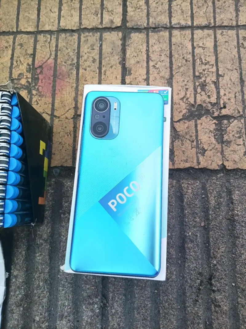 Smartphone POCO azul f3 - 1
