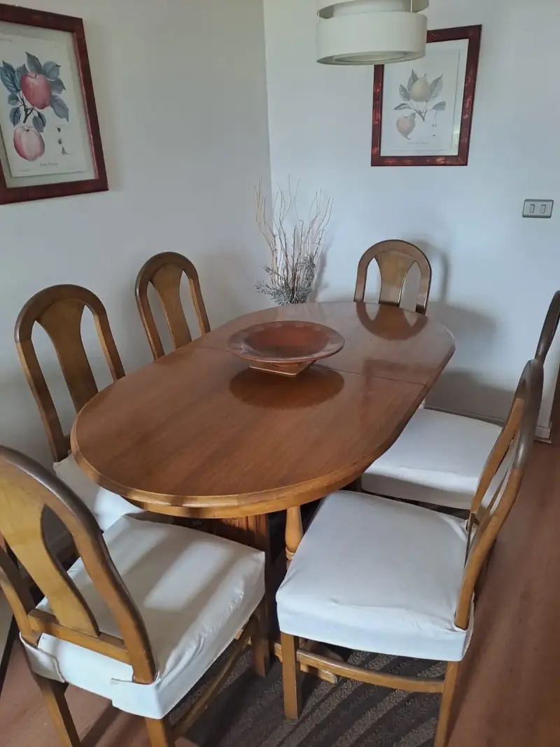Mesa de comedor extensible con sillas - 2