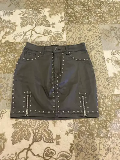 Mini falda negra con tachas - miniatura 1