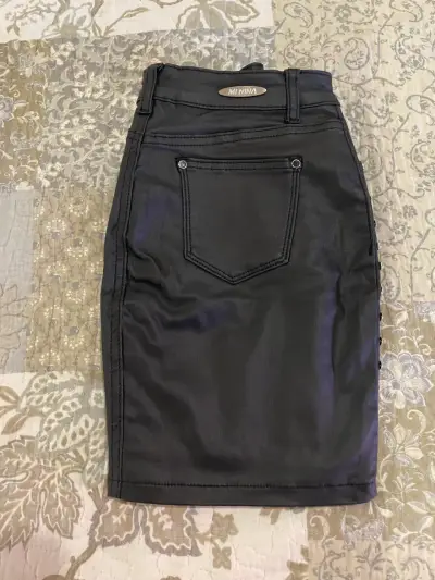 Mini falda negra con tachas - miniatura 5