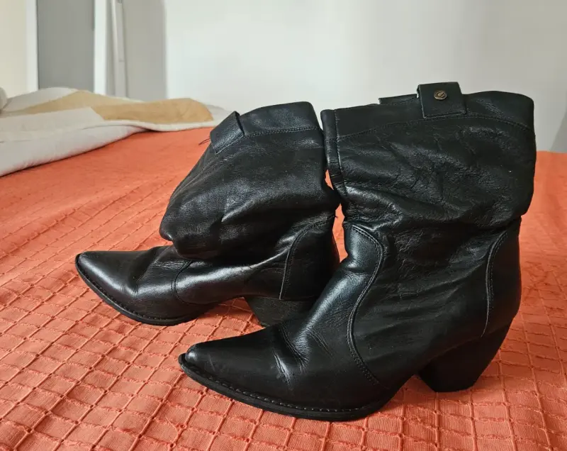 Botas negras de cuero. Gacel