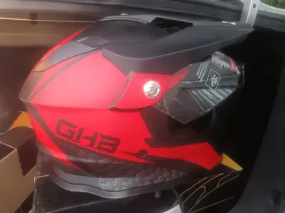 Casco de moto negro y verde - miniatura 6