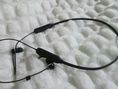 Auriculares inalámbricos negros - miniatura 1