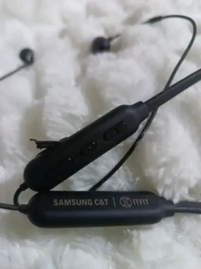 Auriculares inalámbricos negros - miniatura 2