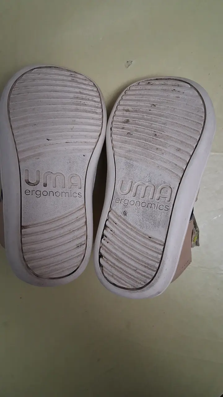 Sandalias infantiles beige y azul - 4