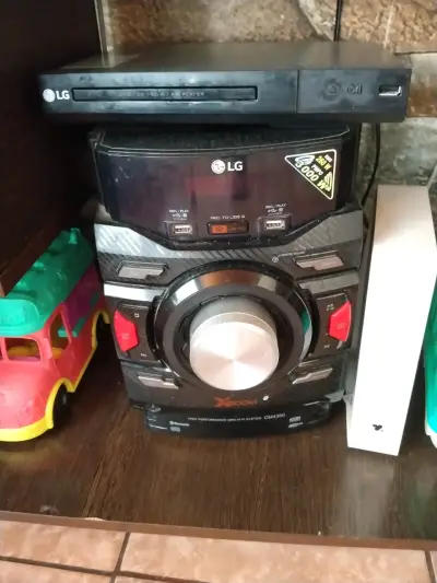 Sistema de sonido LG con DVD - miniatura 1