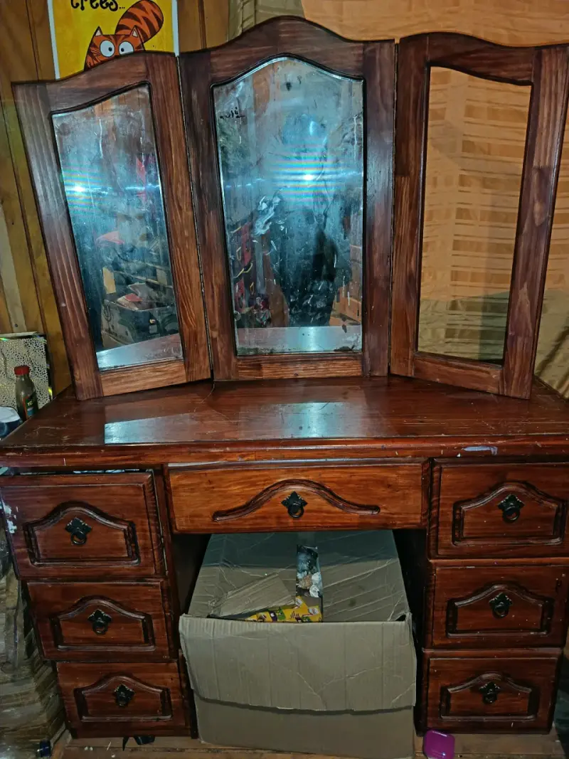 Tocador de madera con espejos - 1