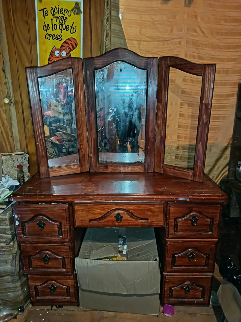 Tocador de madera con espejos - 2