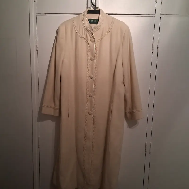 Abrigo beige con detalles encaje - 2