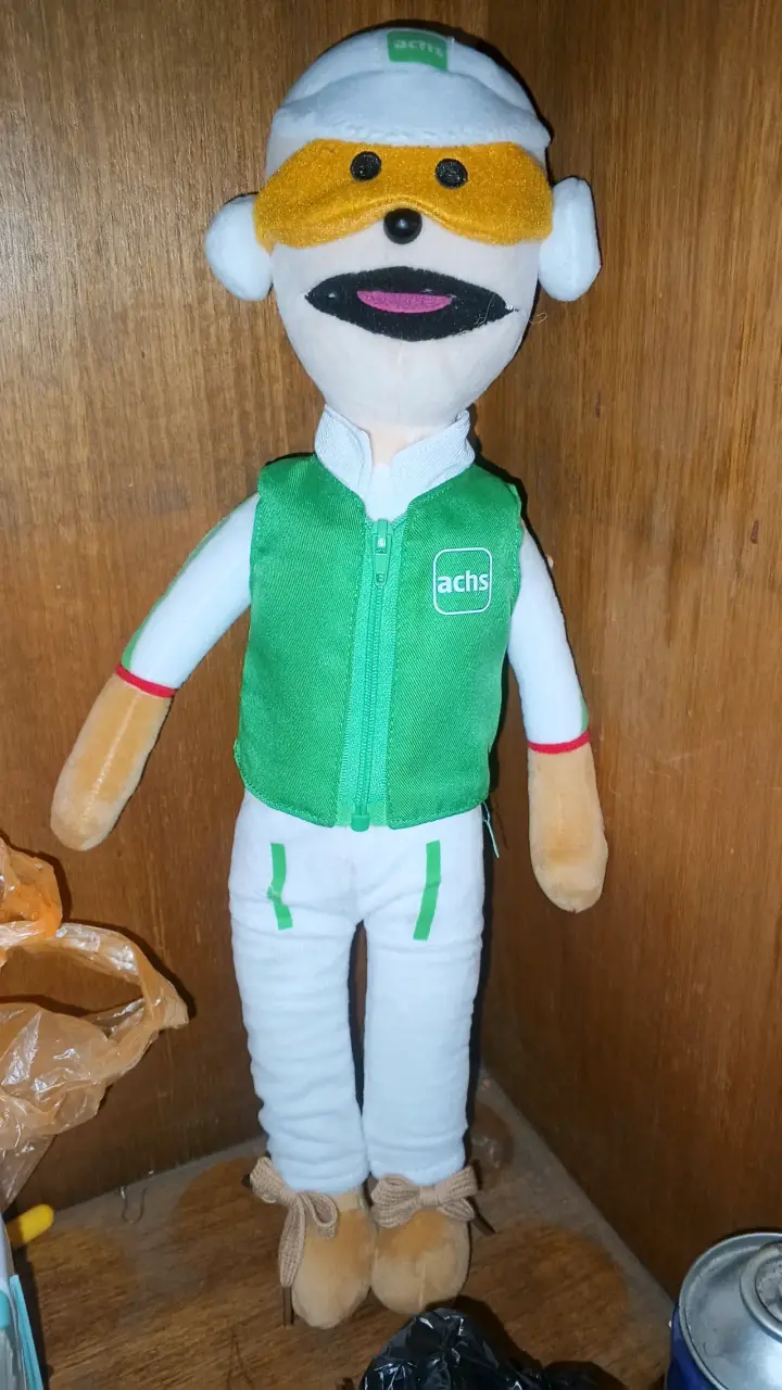 Muñeco de peluche 31 minutos uniforme ACHS