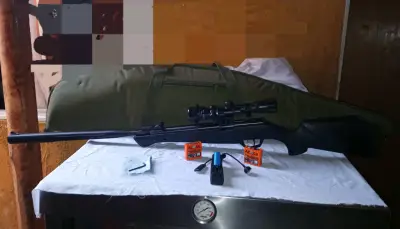 Carabina rifle marca crosman  con mira telescópica - miniatura 1