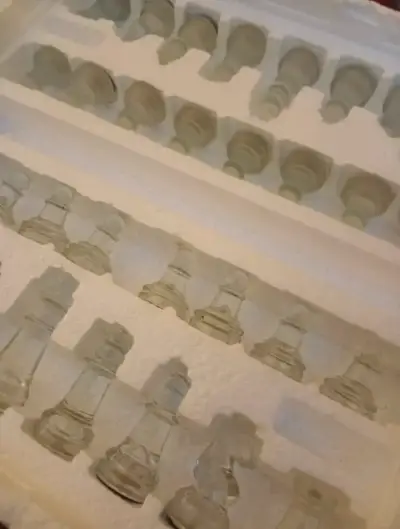 Ajedrez de vidrio con piezas esmeriladas - miniatura 2