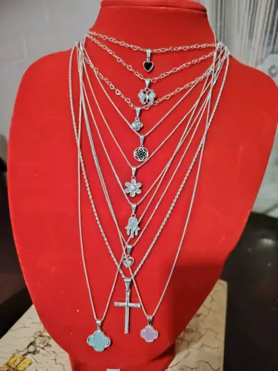 Collar de plata con dijes - miniatura 1
