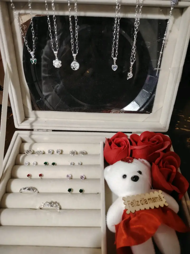 Collar de plata con dijes - 3
