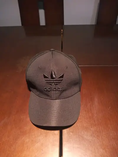 Gorra negra Adidas - miniatura 1