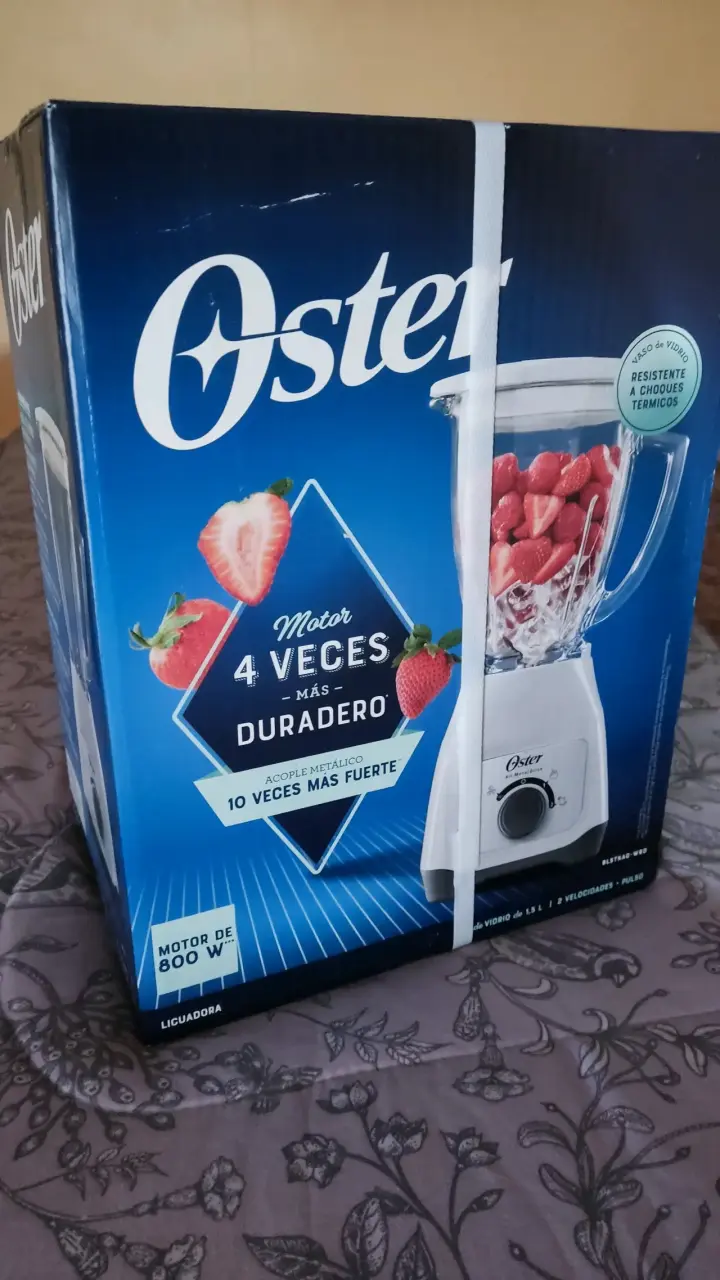 Licuadora Oster blanca con vaso de vidrio - 2