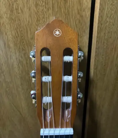 Guitarra yamaha c40 con funda - miniatura 2