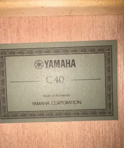 Guitarra yamaha c40 con funda - miniatura 3