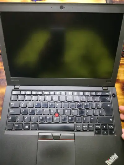 Laptop Lenovo ThinkPad en buen estado - miniatura 2