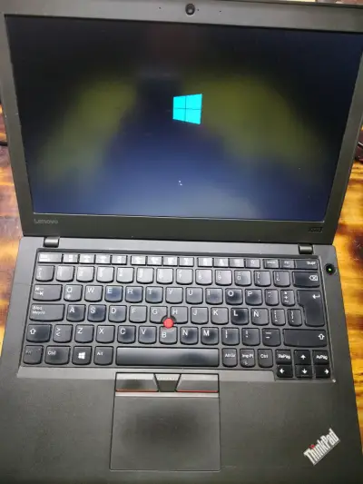 Laptop Lenovo ThinkPad en buen estado - miniatura 3