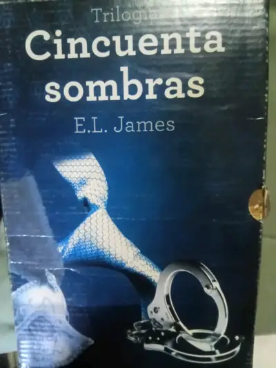 Trilogía Cincuenta Sombras E.L. James - miniatura 1