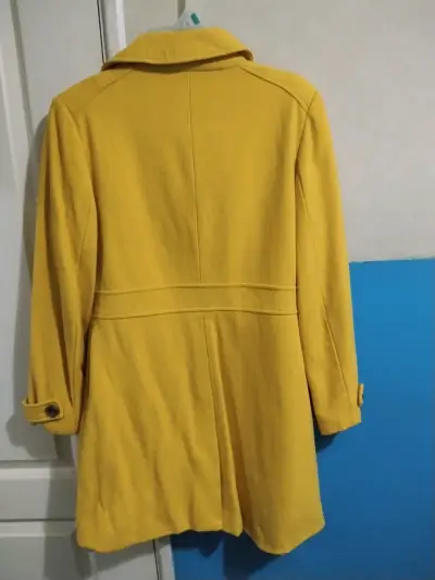 Abrigo amarillo Old Navy - miniatura 3