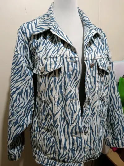 Chaqueta de mezclilla estampada - miniatura 2