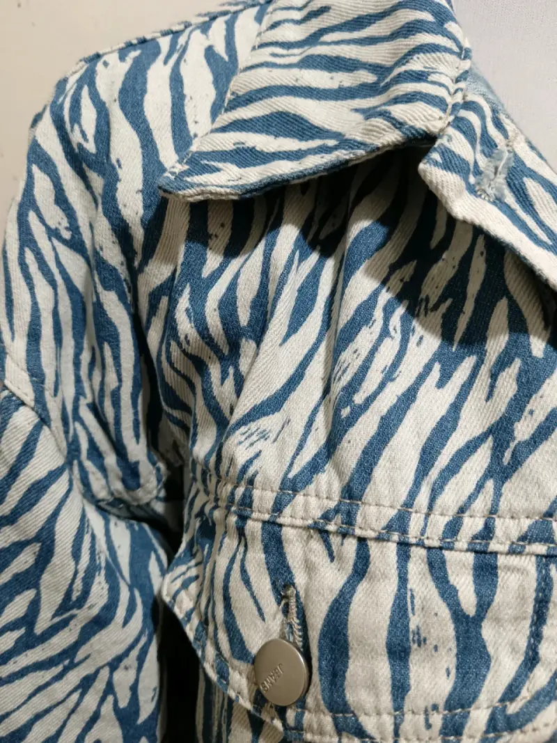Chaqueta de mezclilla estampada - 3