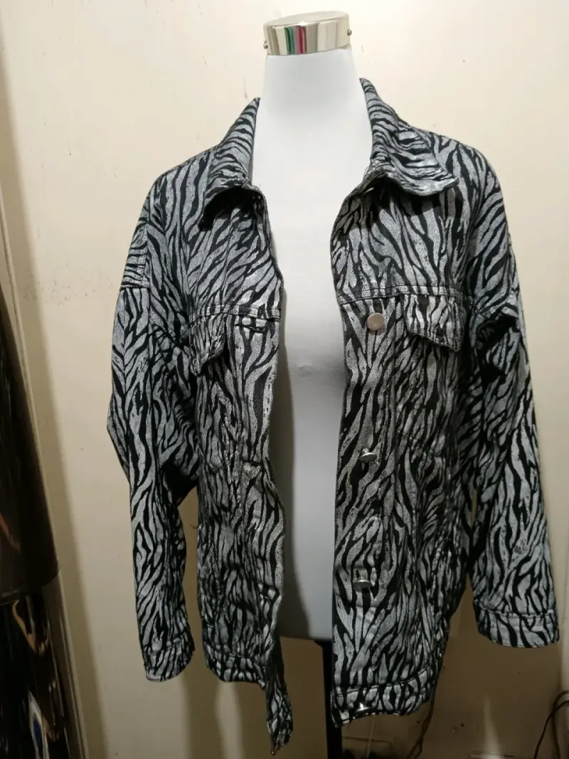 Chaqueta de mezclilla estampada - 5