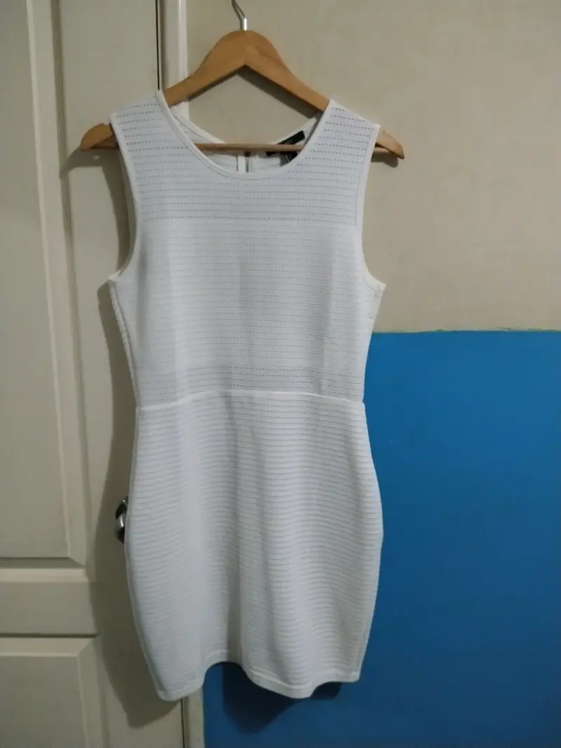 Vestido blanco sin mangas - 1