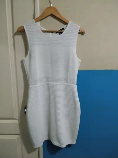 Vestido blanco sin mangas - miniatura 1