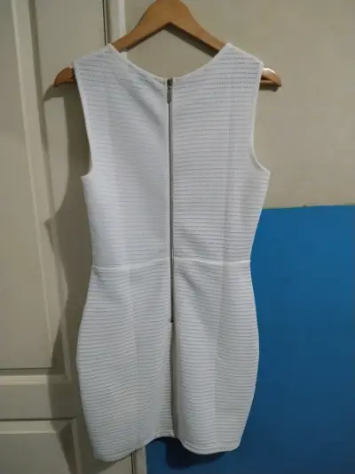 Vestido blanco sin mangas - miniatura 3