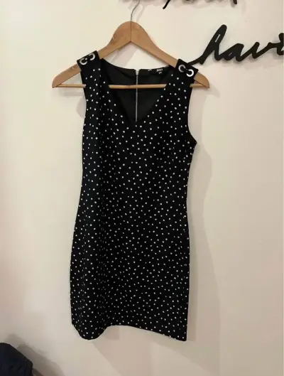 Vestido negro con lunares - miniatura 1