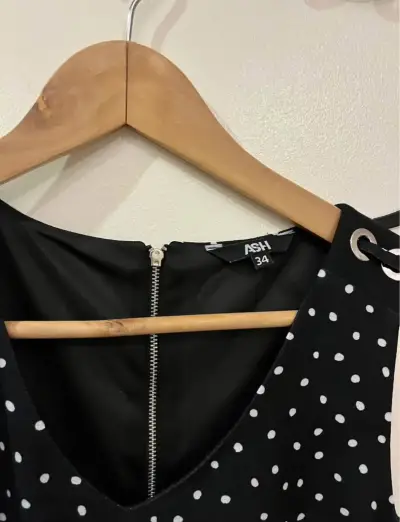 Vestido negro con lunares - miniatura 2