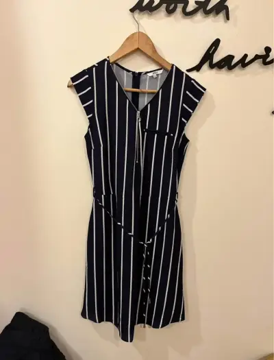 Vestido de rayas azul y blanco - miniatura 1