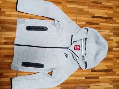 Polerón gris Nike tech con capucha - miniatura 1